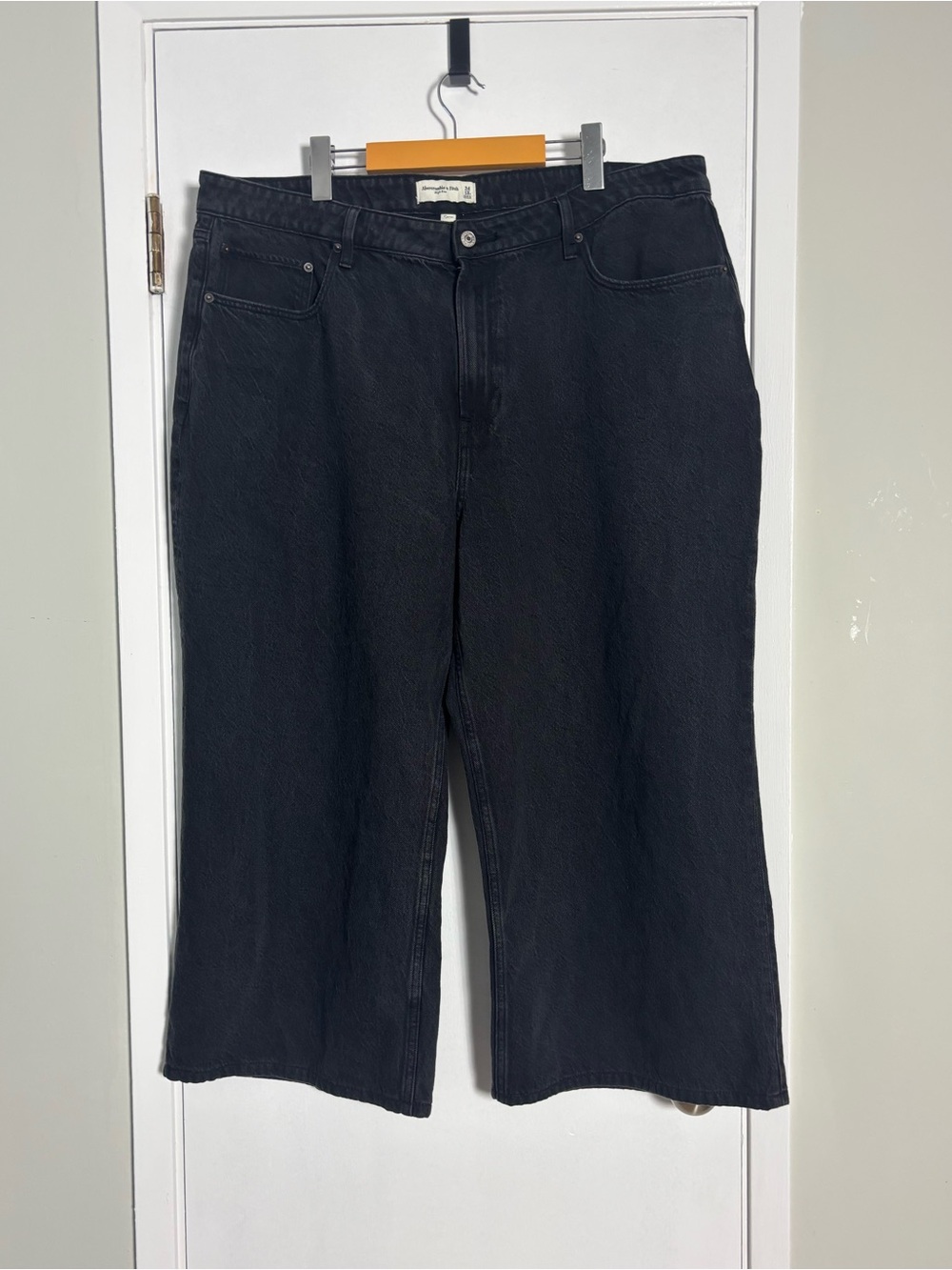 High-Rise Wide-Leg Crop Jeans in Black - Picture 3 of 9